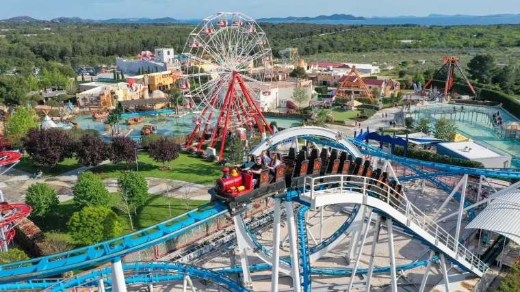Dalmaland u Biogradu pravi je izbor za aktivni odmor! Prepustite se  izazovima jedinog zabavnog parka na Jadranu!