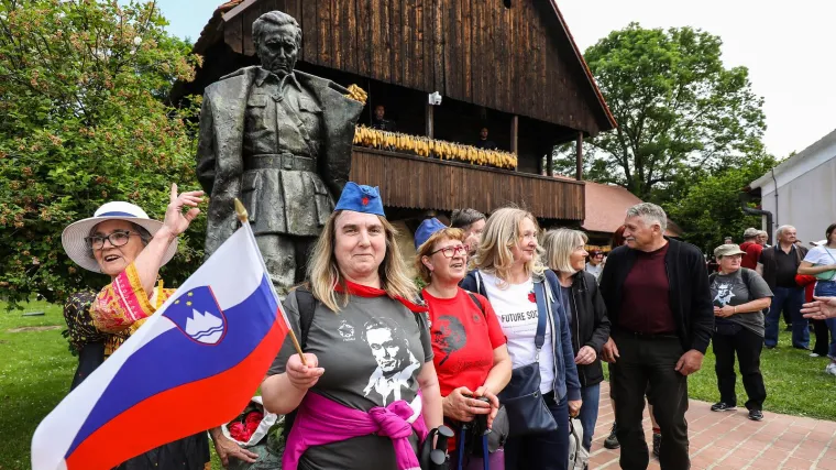 Tisuće ljudi odalo počast Titu u Kumrovcu: 'Uvijek u maju se probude desničari i onda im je naš Josip Broz kriv za sve'