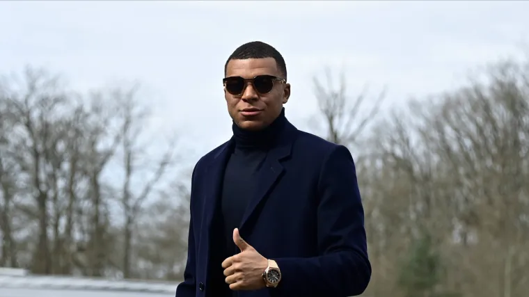 Djevojka će ovo pamtiti cijeli život: Kylian Mbappe odu&scaron;evio javnost, raskrvario ju, pa joj darovao dres