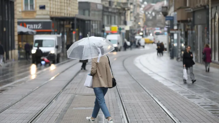 I dalje nestabilno uz lokalne pljuskove, ali toplo. Na obali ne&scaron;to stabilnije