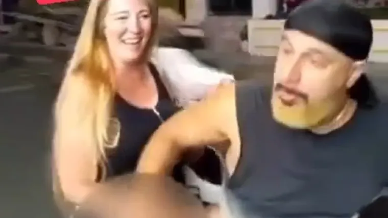 A sada u razgledanje ćelija, smje&scaron;taj je osiguran: Policija privela dvoje turista zbog 'pozdravljanja genitalijama'