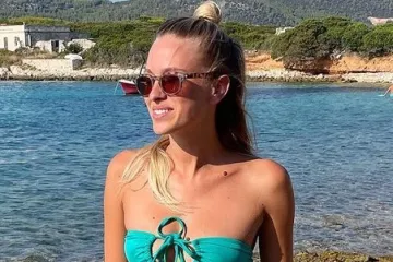 Domenica se pošteno ispružila na bazenu i pokazala svoju zanosnu figuru: Mnogi već šuškaju s kim provodi dane