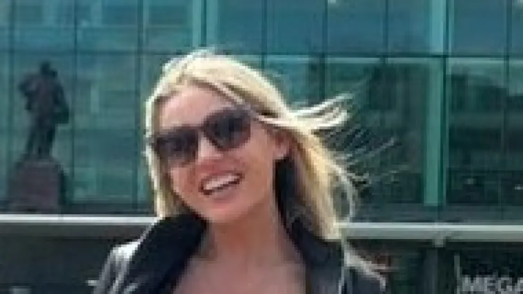 Voditeljica stigla ispred kultnog stadiona pa pokazala gole grudi: 'Službeno sam njihova navijačica'