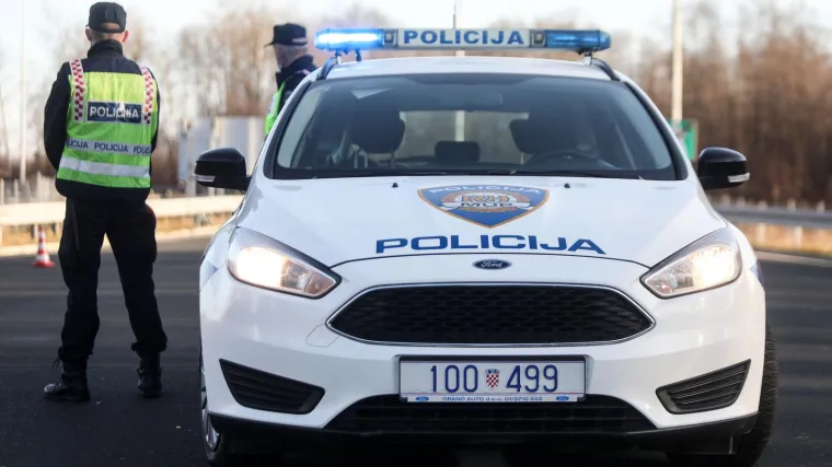 Tragedija kod Opuzena: Motociklist sletio s ceste, preletio odvodni kanal, udario u zid i poginuo