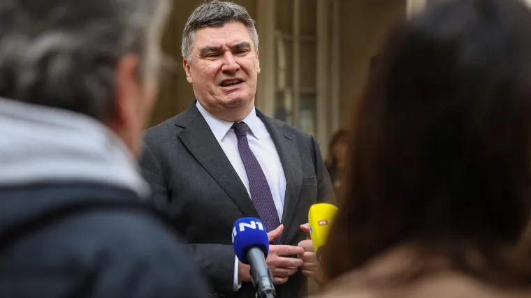 Predsjednika opet malo ponijelo: 'Dečko nema dara. Nije radio na mje&scaron;alici kao ja', a onda podsjetio i na legendarnu izjavu o Karamarku