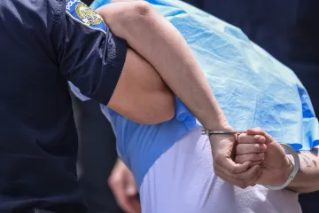 Atomatskom puškom propucao 21-godišnjaka u Lasinji, a u kući mu pronašli mali arsenal