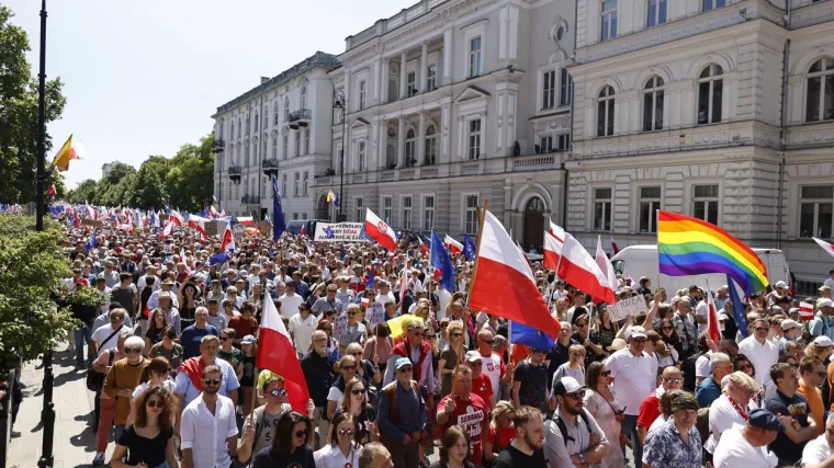 FOTO Kakvi prizori u Poljskoj! Pola milijuna ljudi prosvjeduje. Najveće je to okupljanje od komunizma