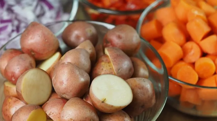 Krumpir s povrćem na tavi savr&scaron;en prilog