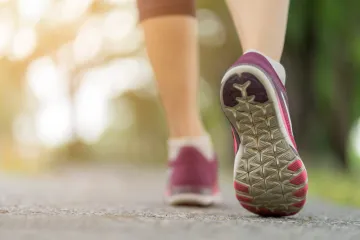 Smršavite hodanjem! Donosimo šest načina kako pojačati sagorijevanje kalorija tijekom obične šetnje