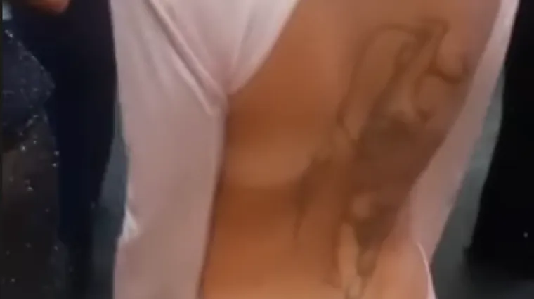 Je, nosila ih je! Ella Dvornik pokazala cijeli proces odijevanja najluđe haljine ikad i objasnila fenomen 'gole' guze