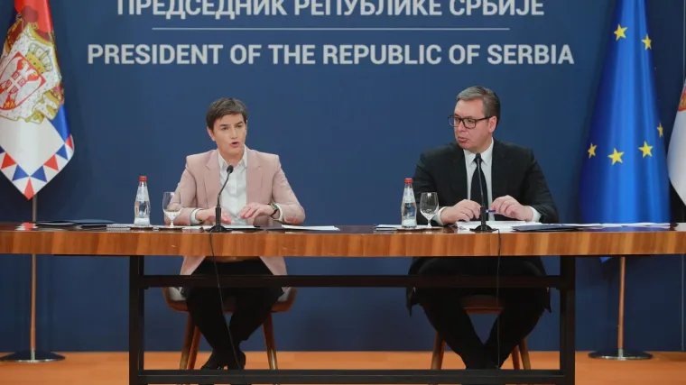 Brnabić i Vučić se pojavili na televiziji, ona ponudila ostavku, on najavio odluku o izborima