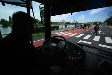 Blokirao put autobusu ZET-a pa fizički nasrnuo na vozača i prometnika. Umiješala se i policija…