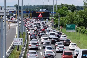 Hrvati majstori u 'spajanju' blagdana s vikendom: Krenulo se iz Zagreba na jug, gužve na izlazu iz grada