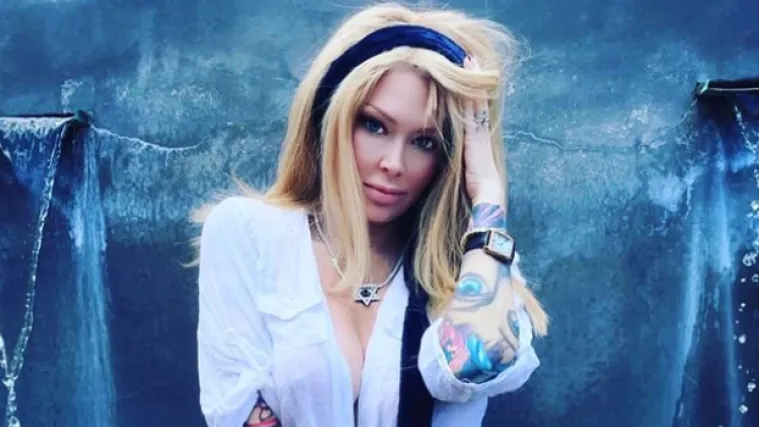 Muškarci su plazili za njom, a ona se sada udala za - ženu! Šokirala svijet pa priznala zašto je uopće bila s frajerima