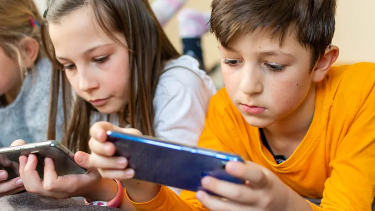 Ovisnost o ekranima je stvarna: Pričali smo sa stručnjacima, ali i s roditeljima koji su sa svojom djecom prošli trnovit put do odvikavanja