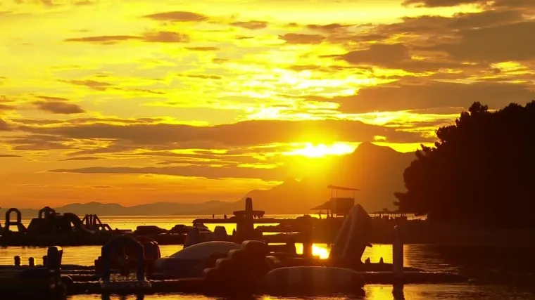 Svaki drugi radnik očekuje regres, javne službe dobit će 300 eura. Time mogu pokriti tek dan i pol najma na moru