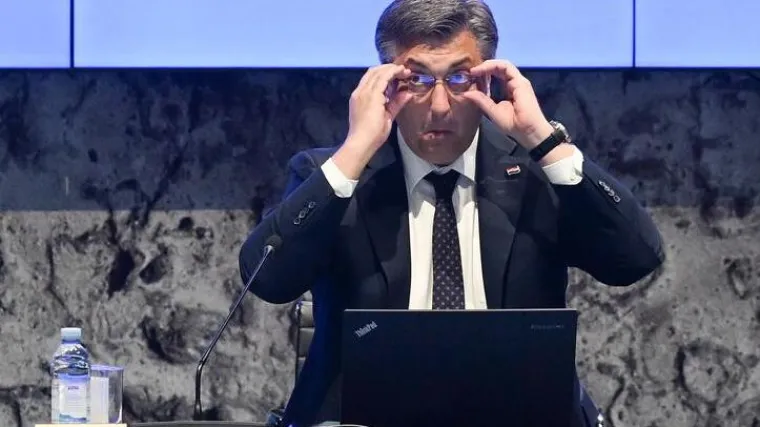 Plenković prognozirao rezultat Vatrenih u Ligi nacija: 'Neću ići na utakmicu...  Igram se s pli&scaron;ancima sa svojim sinom'