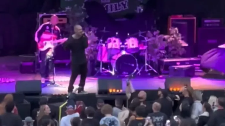 Sjećate li se benda Crazy Town i hita koji su svi pjevali? Internet obilaze scene koje ba&scaron; slamaju srca