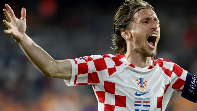 Modrić &scaron;okiranim nizozemskim novinarima morao pokazivati dokumente