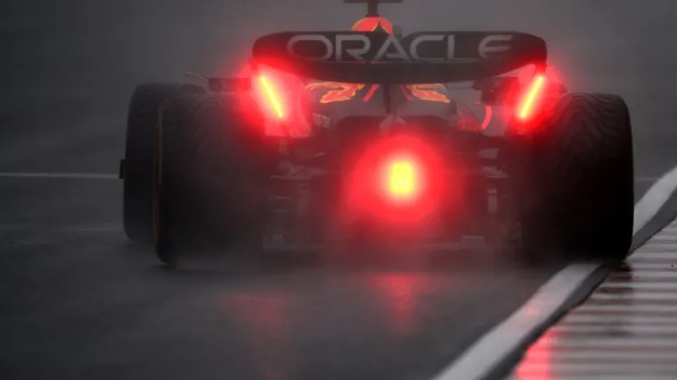 Jaka ki&scaron;a je stvorila velike probleme, zbog sudara vidjeli smo i crvenu zastavu: Svjetski prvak opet najbrži