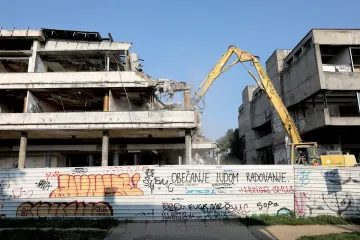 Bageri krenuli u akciju u središtu Zagreba: Pogledajte kako ruše ruglo u kojem je nekad bila Zagrebačka banka