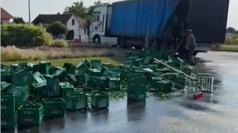Kakav uznemirujući prizor za sve pivopije: Iz kamiona letjele gajbe, omiljena tekućina brojnih Hrvata razlila se po cesti