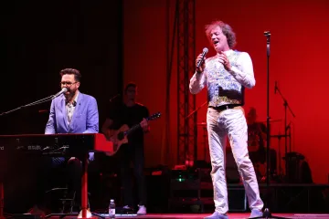 Punac Huljić i zet Grašo međusobnim podbadanjem nasmijali publiku u Beču: 'Ja sam tu da skupljam stvari koje žena ostavi...'