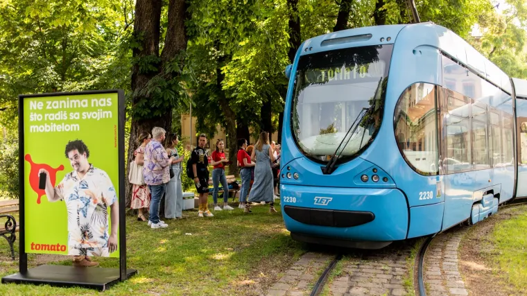 NE ZANIMA NAS &Scaron;TO RADITE SA SVOJIM MOBITELOM