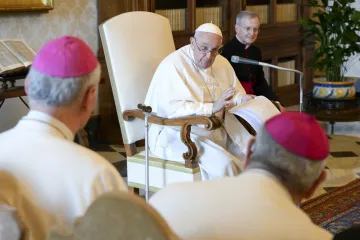 Papa Franjo još se nije oporavio od operacije, ima problema s disanjem: 'Kako se osjećam? Još uvijek sam živ...'