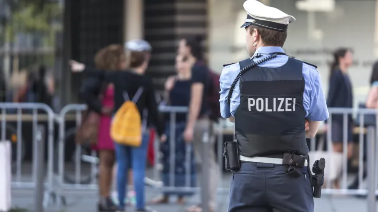 Policija pretresla domove članova ekstremističkog pokreta Reich Citizens. Namjeravali svrgnuti njemačku vladu?