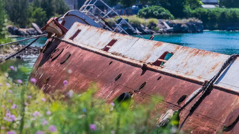 Ovo je carska jahta kojom su prevezli tijela F. Ferdinanda i Sofije nakon atentata u Sarajevu. Sad hrđa u Ka&scaron;tel Sućurcu