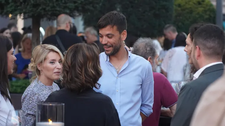 Anđelka Prpić mjesec dana nakon poroda obukla ultrakratku haljinu i zaljubljeno se smješkala s novim dečkom Markom