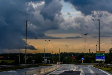 Crveno upozorenje za dvije regije: Očekuje se grmljavinsko nevrijeme s tučom i munjama