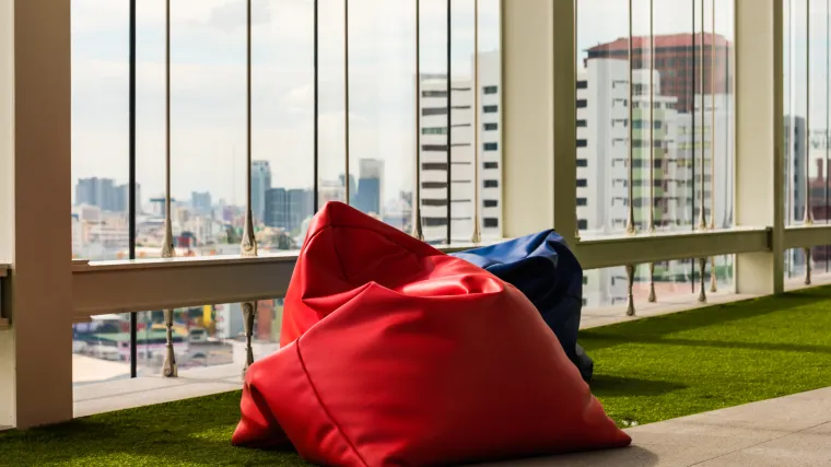 Vreća za sjedenje u školama košta 2000 eura? Ponuda je poslana, ali ministarstvo demantira te navode: 'Radi se o grešci'