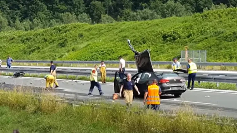 U prometnoj nesreći kod Kaknja poginula žena (44) iz Slavonskog Broda. Ozlijeđeni suprug i sinovi