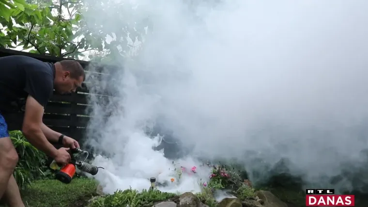 Posjetili smo Slavonca koji je sam složio uređaj za zapra&scaron;ivanje komaraca. 'Ide na dizel, neopitroid, jestivo ulje'