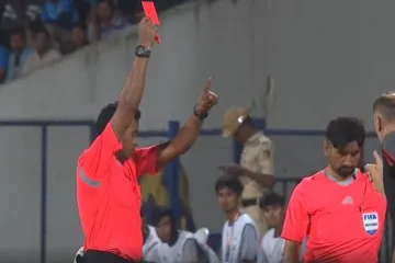Štimac napravio šou u Indiji: Dobio drugi crveni u dvije utakmice pa namigivao navijačima