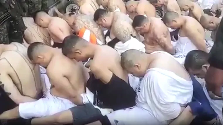 VIDEO Posjeli su ih, svezali im ruke i golih prsa, poredali jednog iza drugoga. Vojska preuzela zatvor u Hondurasu