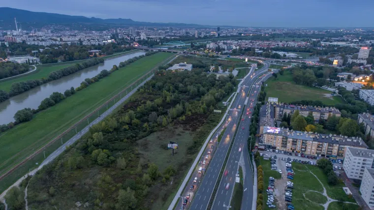 'Izlazim iz auta, ali ne mogu do curice jer imam svoje dijete u autu i vičem...'; Mama opisala jeziv prizor, a jo&scaron; ju vi&scaron;e &scaron;okiralo ne&scaron;to drugo