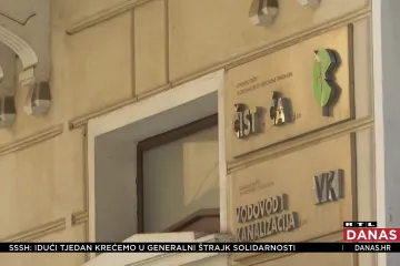 Bila je direktorica riječke Čistoće, uhićena je zbog korupcije, ali još tamo radi. Zadužena za razvoj