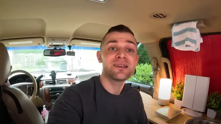 'Ubijala' ga stanarina pa medicinski tehničar pretvorio SUV u stan - ima WC, kuhinju, spavaću sobu...