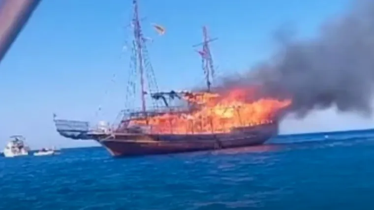 Dramatična akcija spa&scaron;avanja turista s drvenog turističkog broda kojeg je progutao plamen: 'Bilo je traumatično'