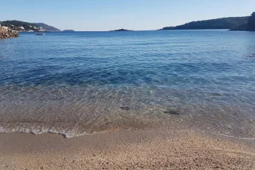 Tijelo mlađeg muškarca (27) pronađeno u moru: Građani su pozvali policiju kada su ga vidjeli