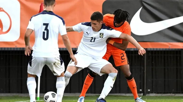 HNS želi 'wunderkinda' U-21 reprezentacije Srbije koji ima hrvatsku putovnicu, tamo&scaron;nji savez se trese: 'Gledamo i znamo &scaron;to Hrvati rade'