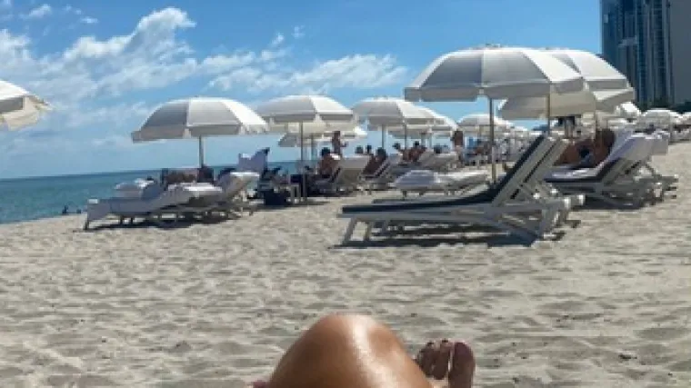 Lepa Brena u sedmom desetljeću šokira fenomenalnim izgledom, a osobito kad su u pitanju izdanja za plažu