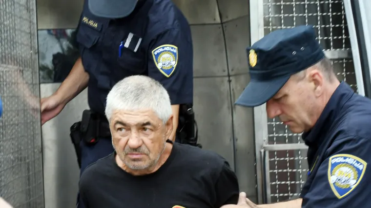 Ovako je izgledalo privođenje napadača iz Siska, prijeti mu dugotrajan zatvor: Ranjeni muškarci skinuti su s respiratora