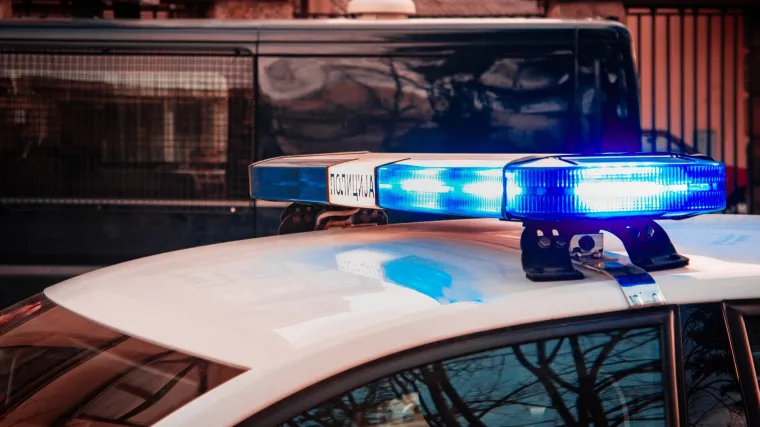 Novo ubojstvo u Beogradu. Blizu osnovne škole ubijen jedan mladić, drugi ranjen. Uhićen maloljetnik...