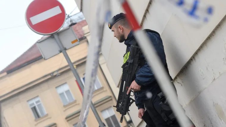 Uhvaćen tip koji je prijetio Plenkoviću i ministrima! Zbog njega su na Markovu trgu osvanule i 'duge cijevi', evo o kome se radi