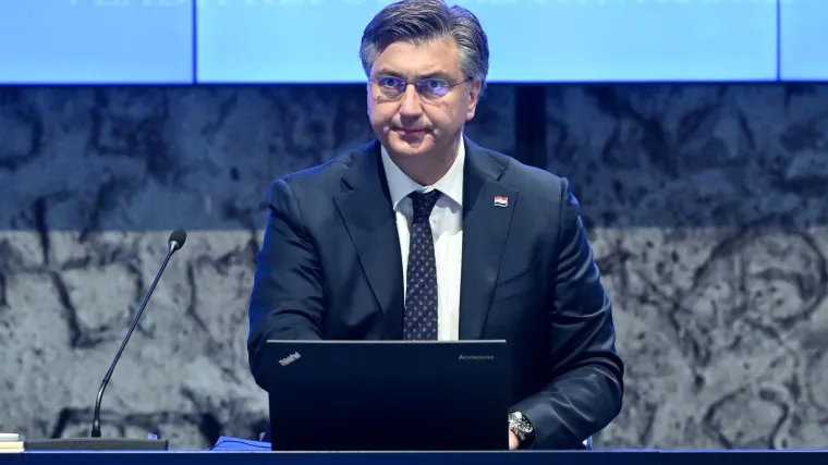 Plenković istaknuo da Hrvatska ima preko 107 tisuća obrtnika u zemlji i da oni daju velik doprinos