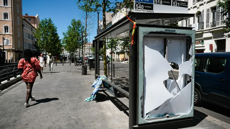 Prvo ih je okrivio za eskalaciju nasilja, a Macron sada razmi&scaron;lja o blokadi dru&scaron;tvenih mreža radi prosvjeda